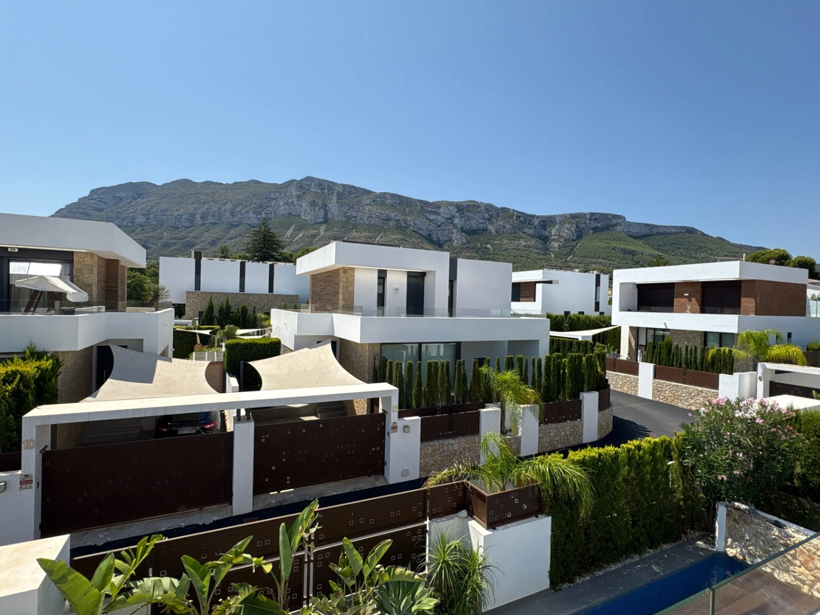 Chalet en Denia para alquiler a largo plazo con 3 dormitorios y piscina. Alto standing