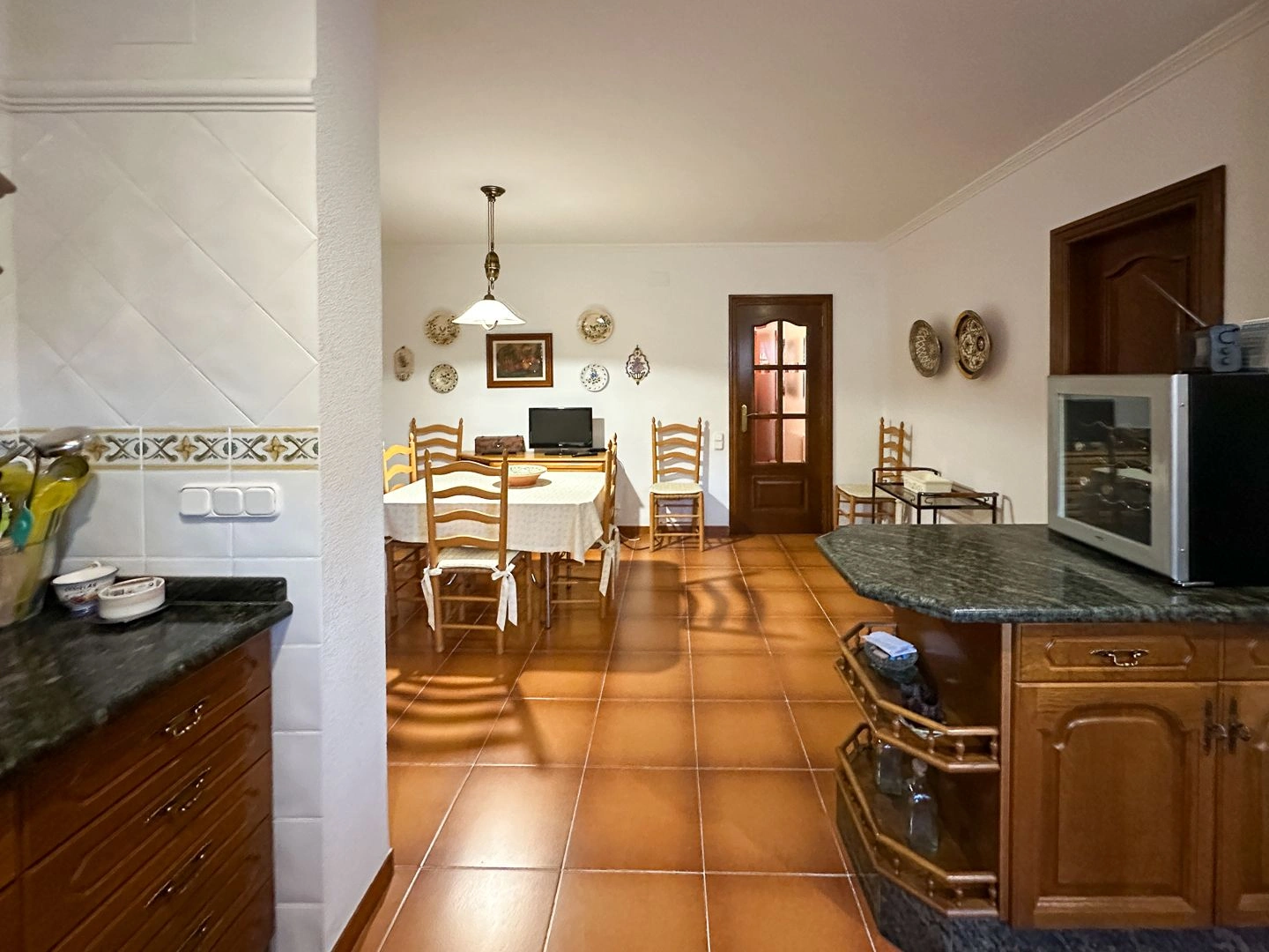 Villa en Ontinyent, con piscina y grandes espacios.