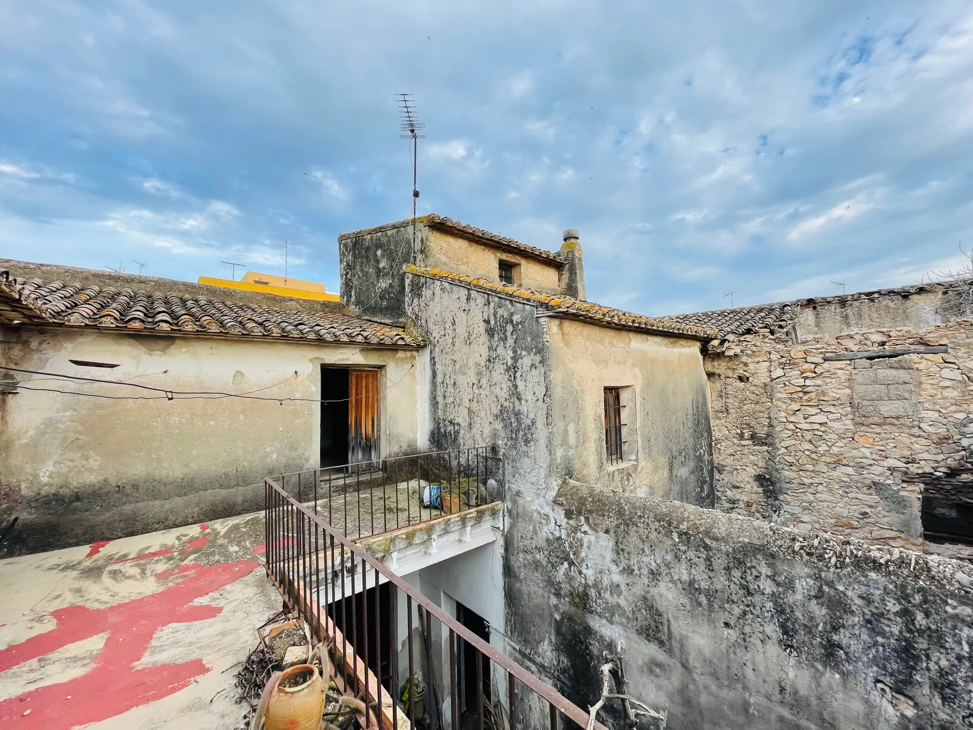 Vergel. Casa de pueblo grande con muchas posibilidades en venta
