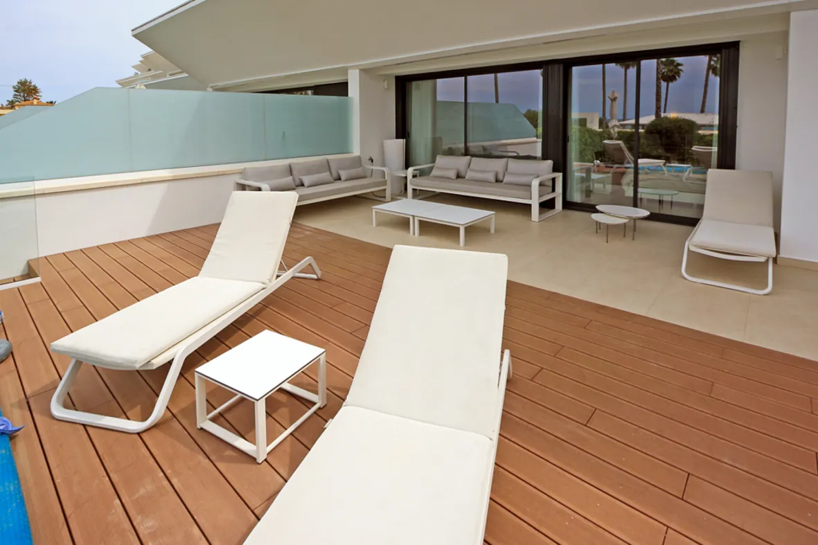 Espectacular apartamento en primera línea de playa en Les Deveses en Dénia.