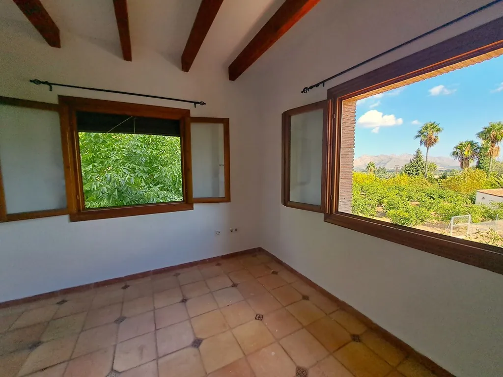 Villa con piscina para comprar en Orba.