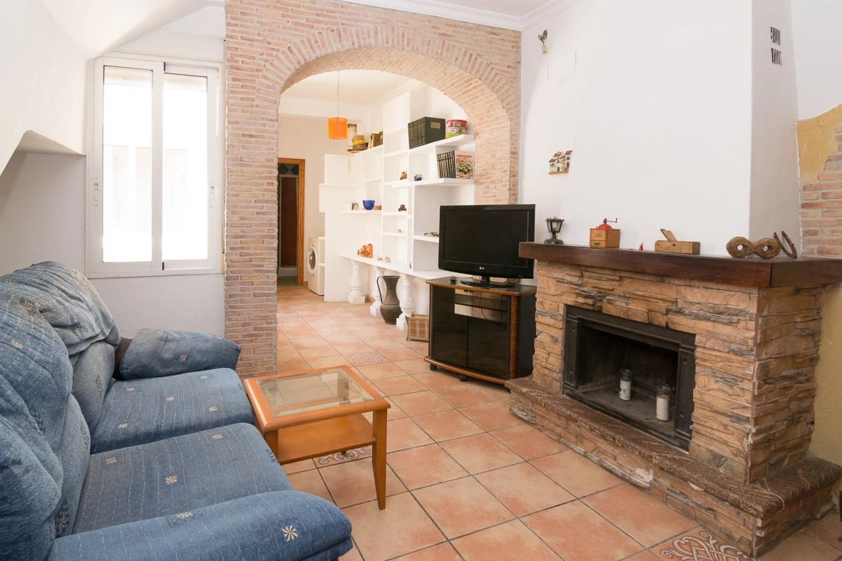 Casa de pueblo compuesta por 3 apartamentos en el centro de Dénia.