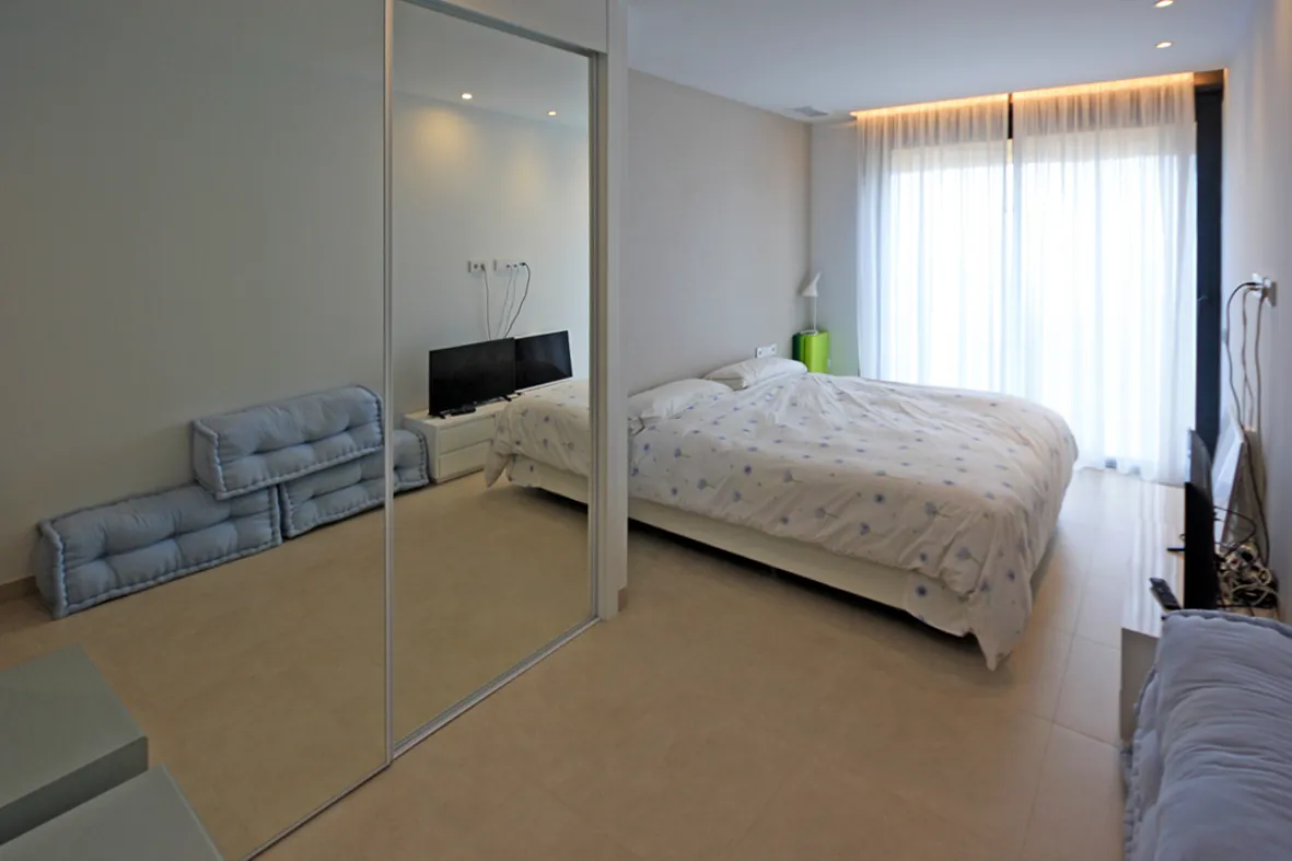Espectacular apartamento en primera línea de playa en Les Deveses en Dénia.