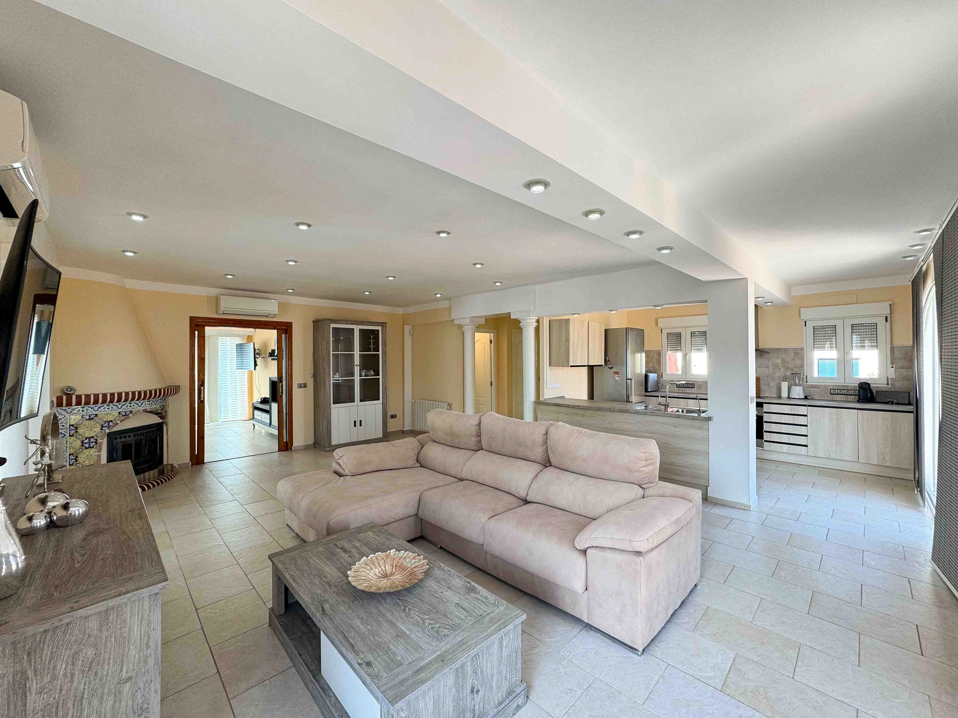 VILLA EN LAS ROTAS