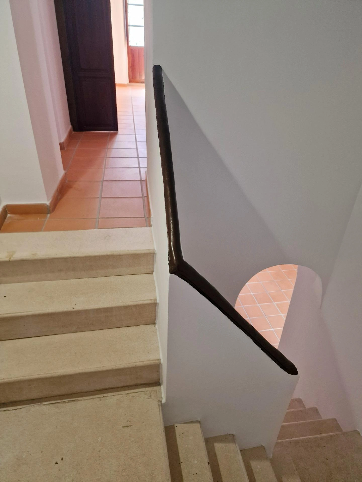 Casa de pueblo de estilo mediterráneo cerca del mar