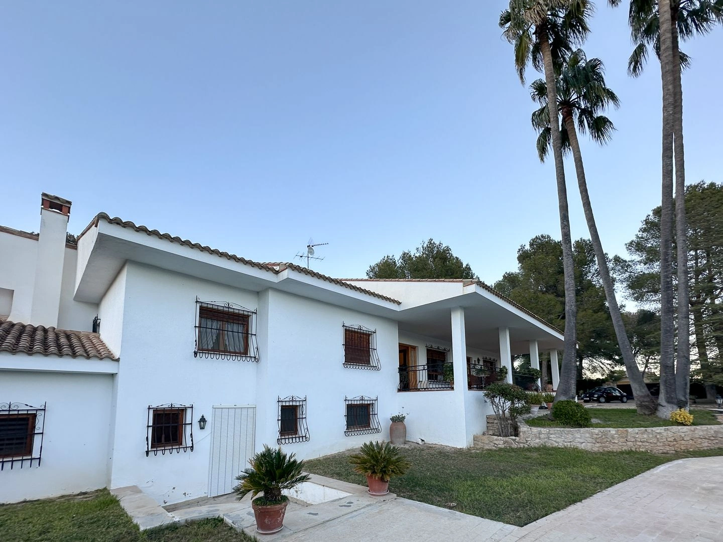 Villa en Ontinyent, con piscina y grandes espacios.