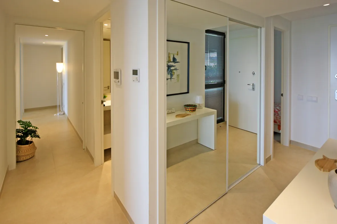 Espectacular apartamento en primera línea de playa en Les Deveses en Dénia.