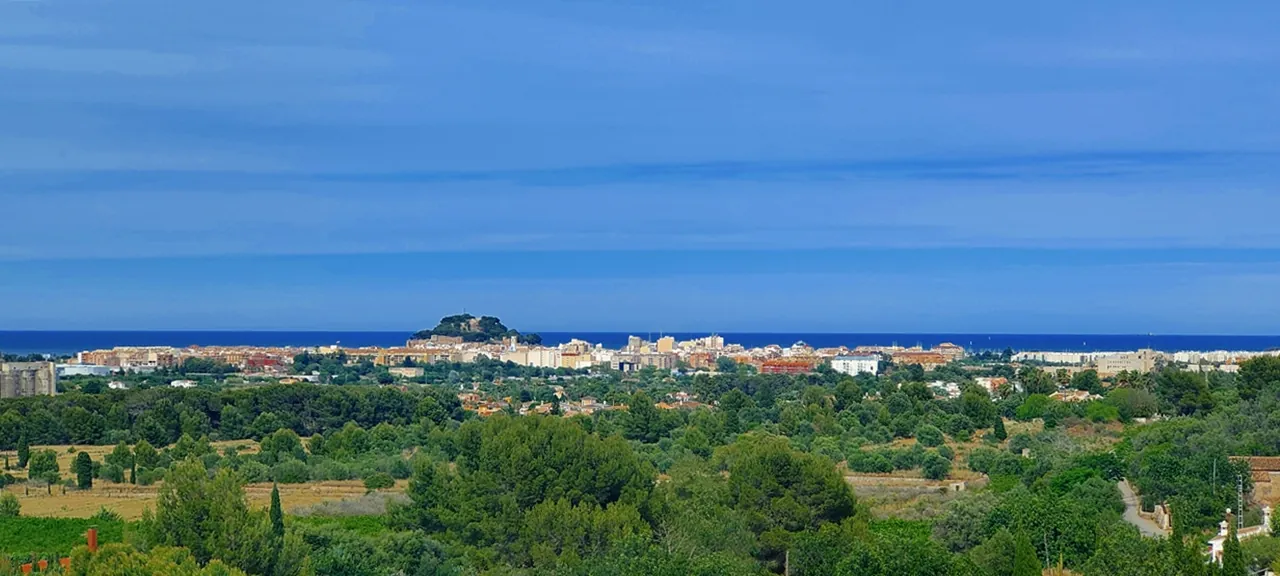 Parcela en Denia con vistas al mar