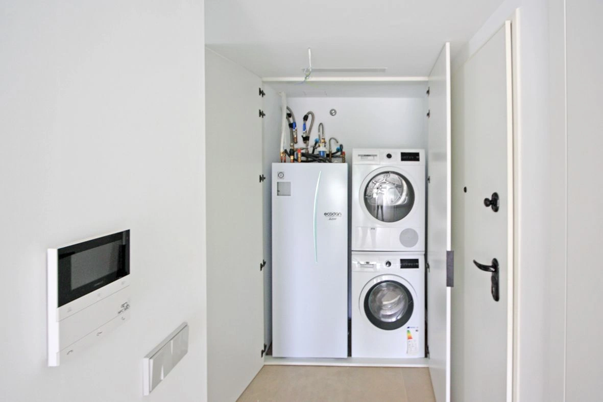 Apartamento bajo de lujo en primera línea de playa en Dénia.