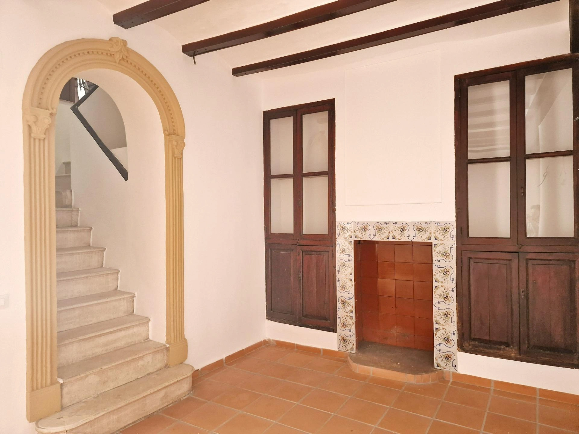 Casa de pueblo de estilo mediterráneo cerca del mar