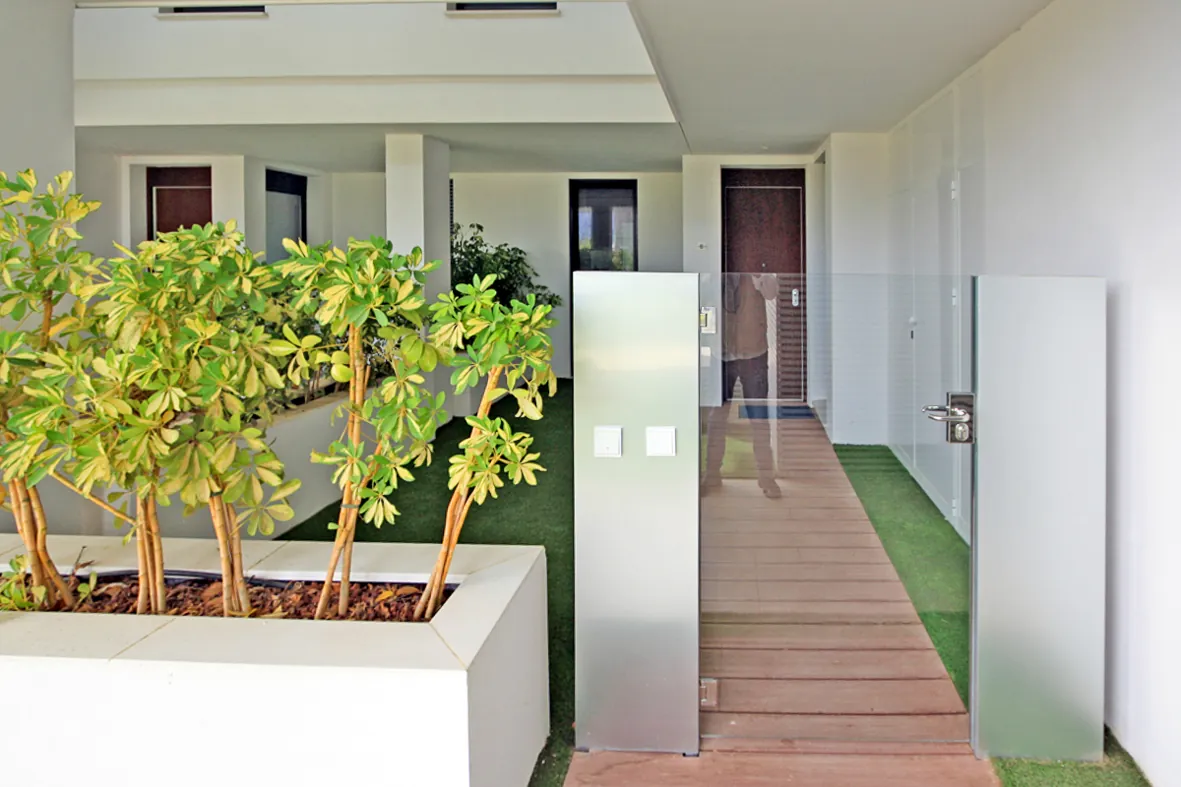 Espectacular apartamento en primera línea de playa en Les Deveses en Dénia.