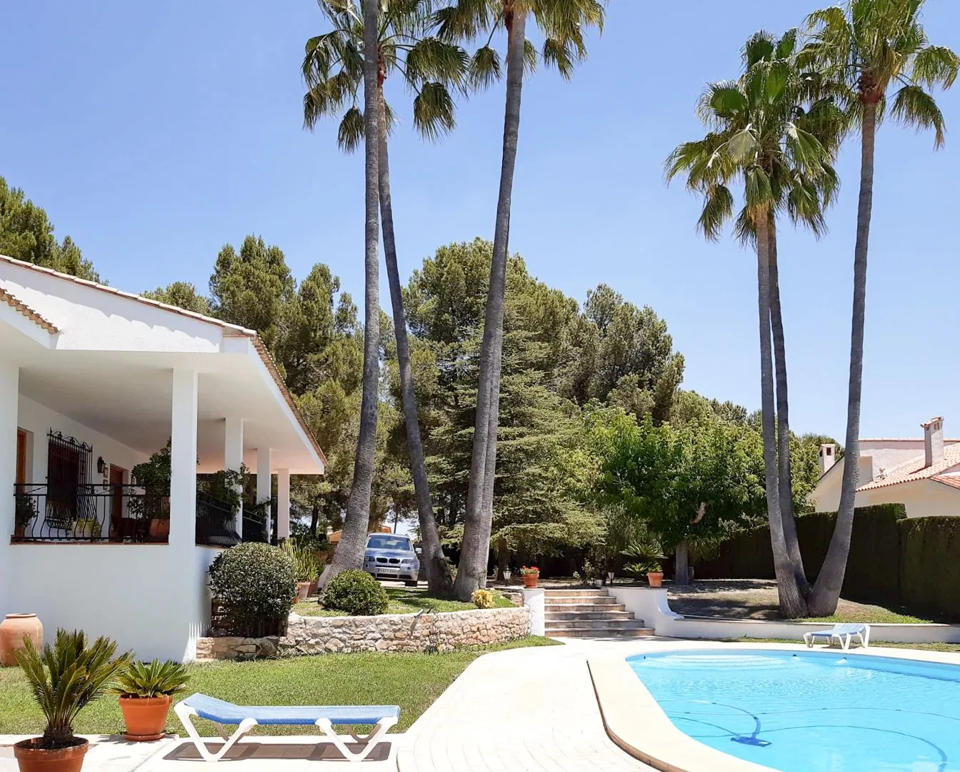 Villa en Ontinyent, con piscina y grandes espacios.