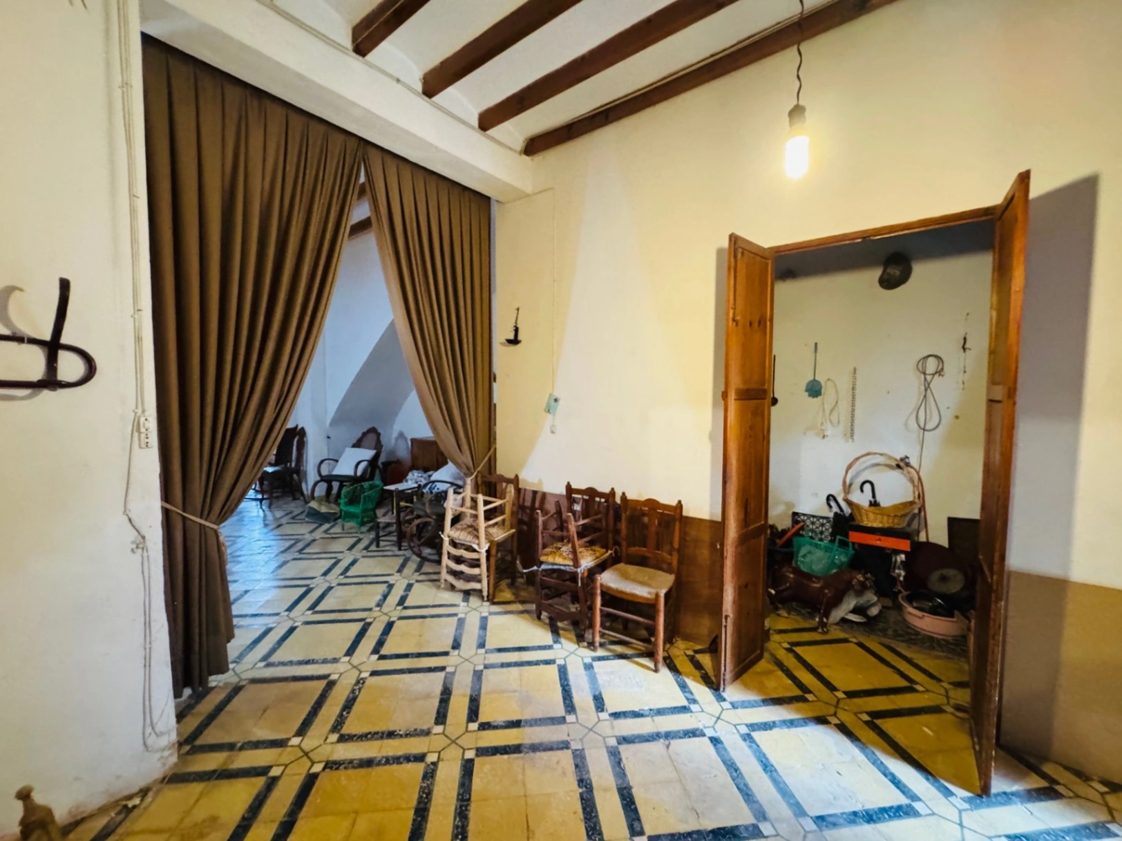 Casa de dos plantas en el centro de Orba (Alicante)