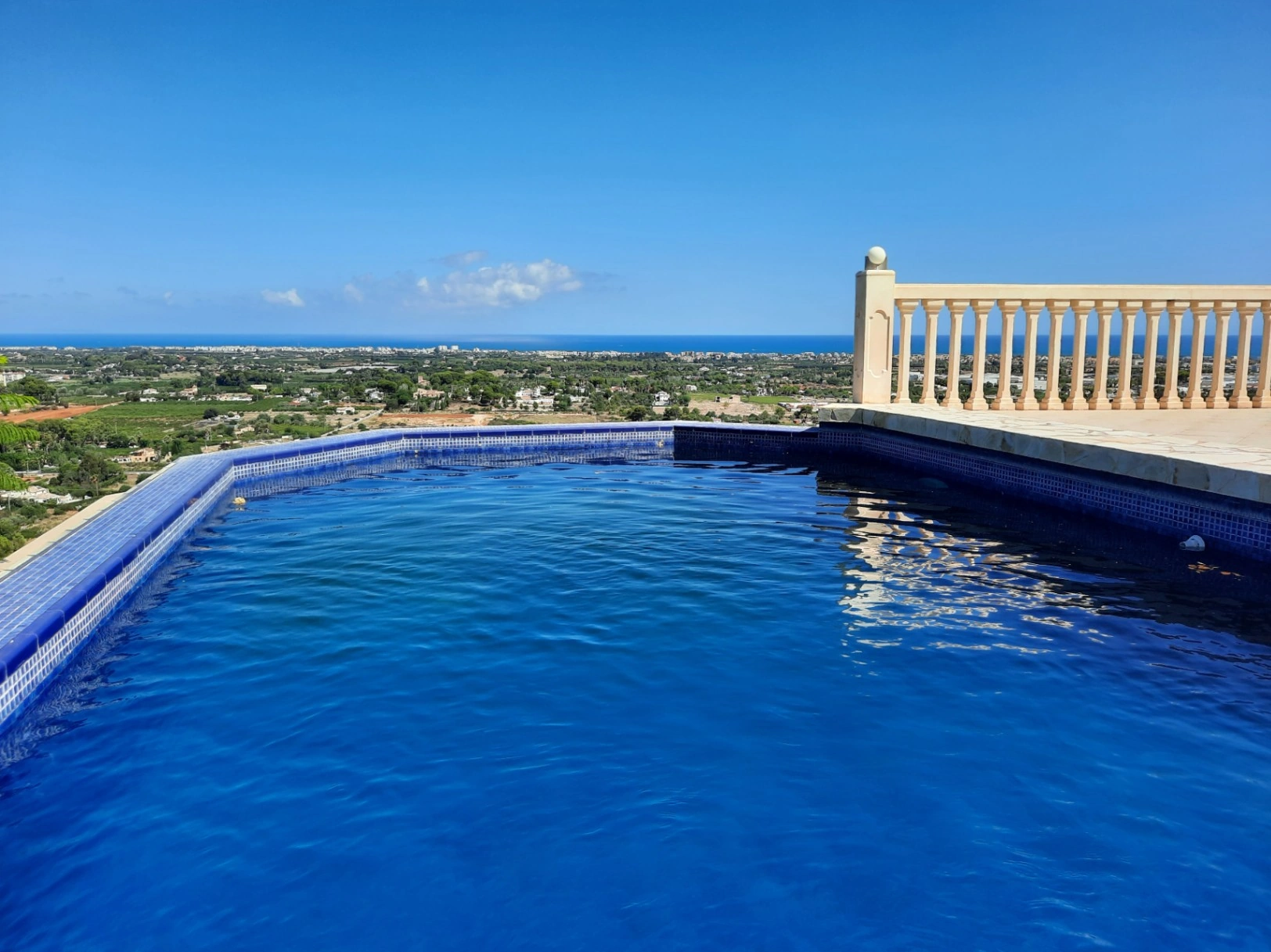 CHALET INDEPENDIENTE CON VISTAS AL MAR