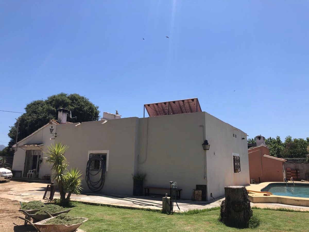 Ondara. Casa de campo amplia con piscina en venta