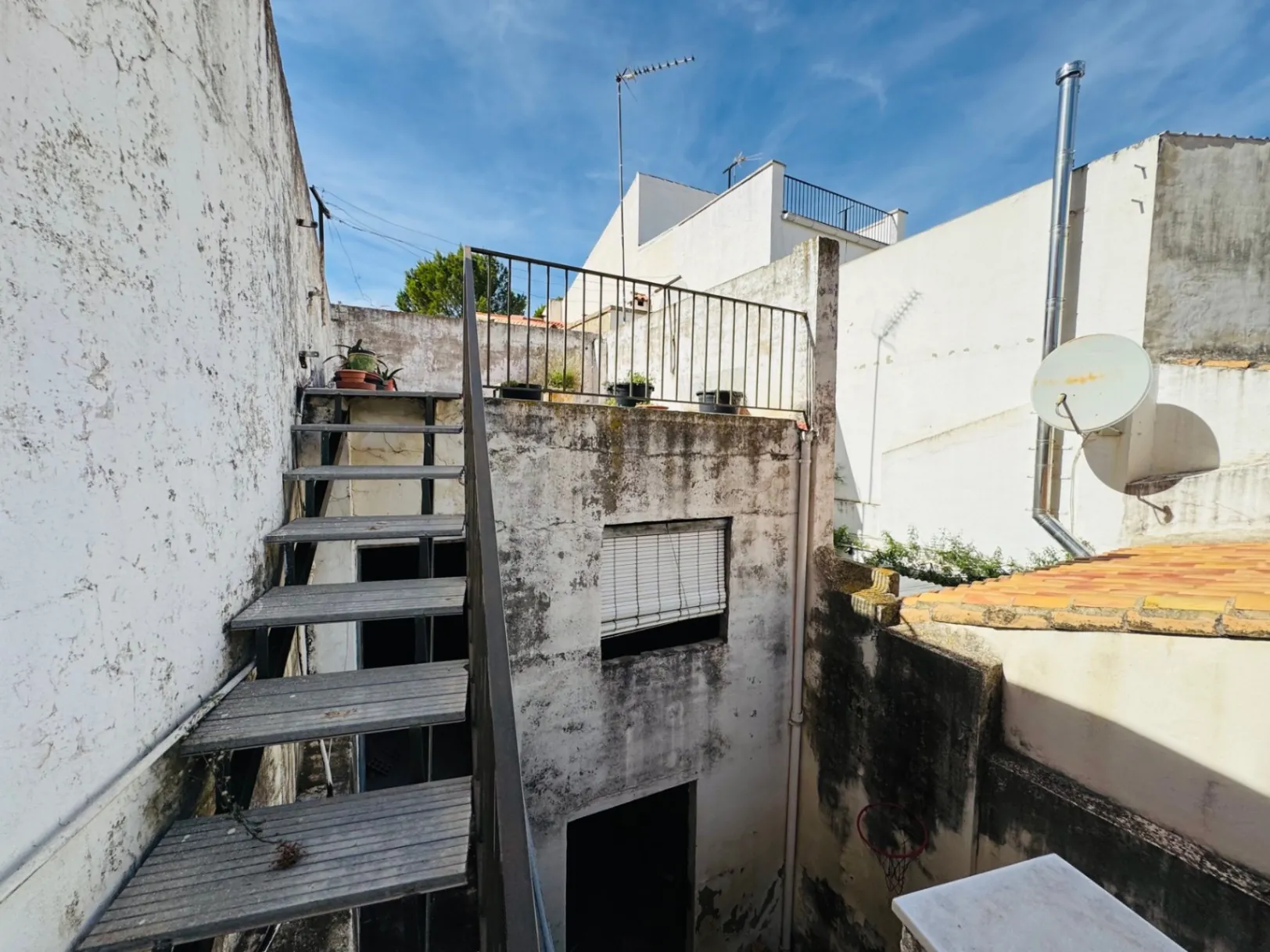 Casa de dos plantas en el centro de Orba (Alicante)