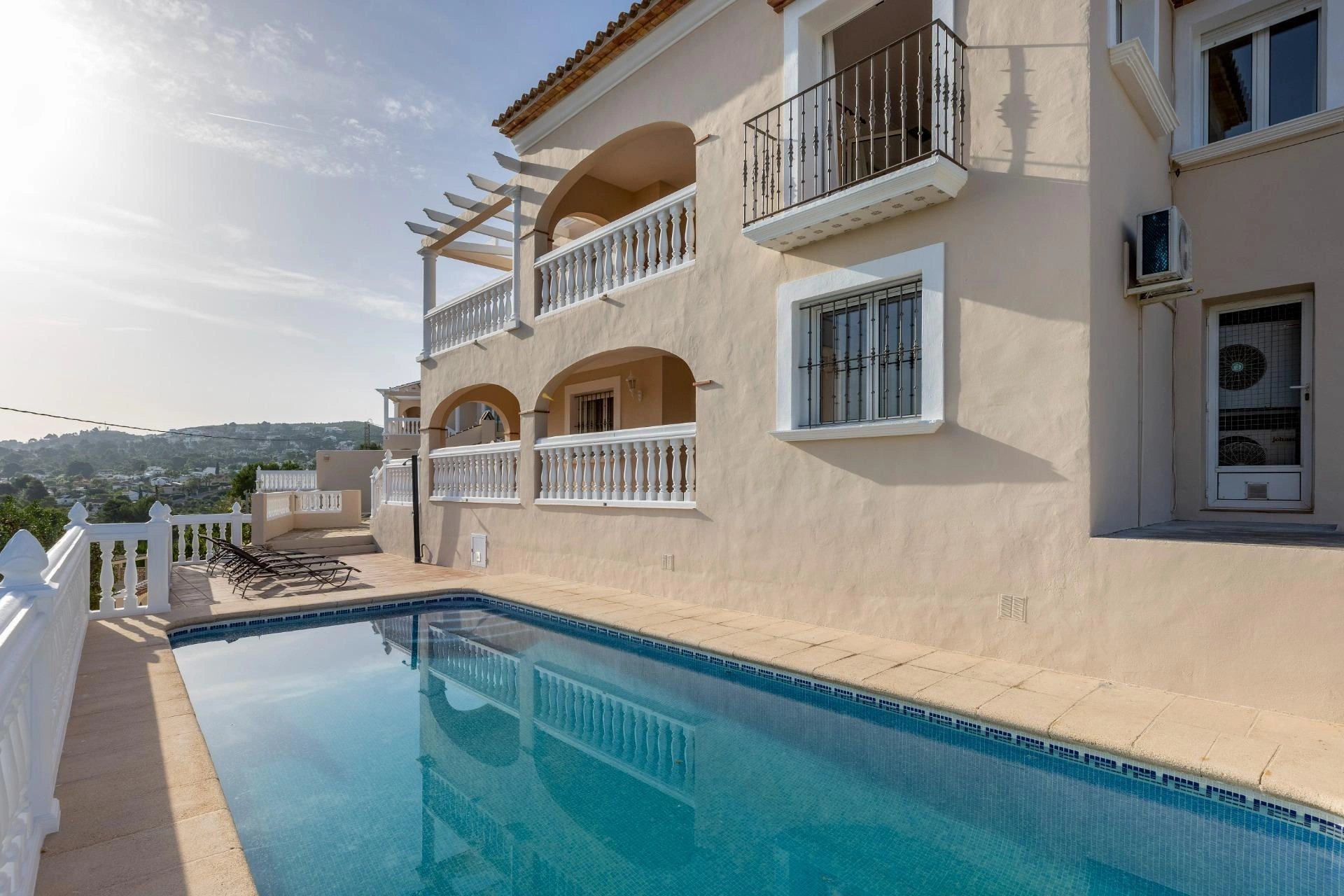 Villa de 5 dormitorios con vistas al mar en Adsubia, Jávea