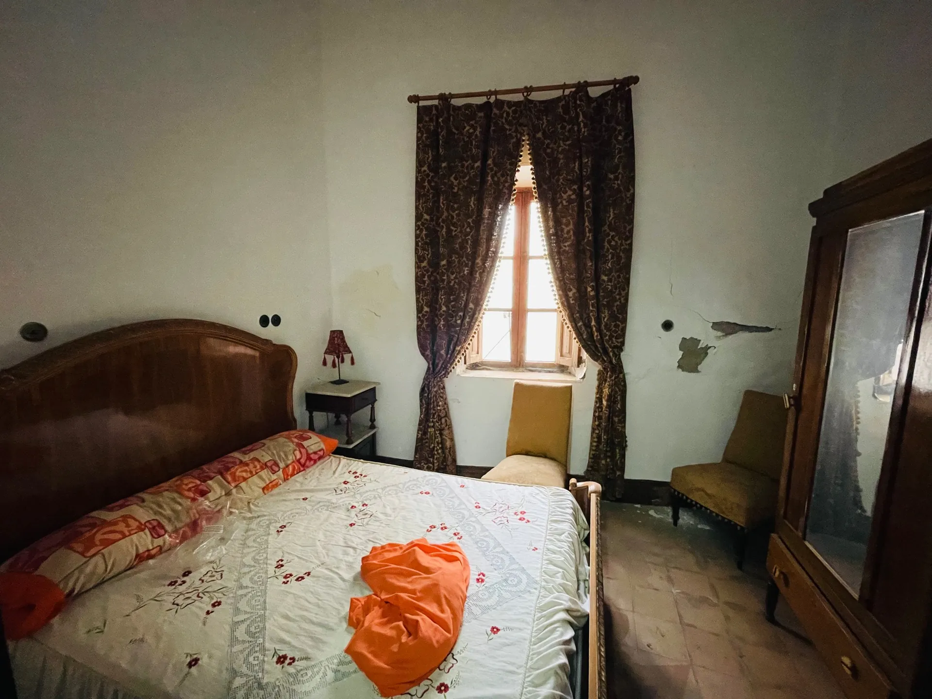 Vergel. Casa de pueblo grande con muchas posibilidades en venta