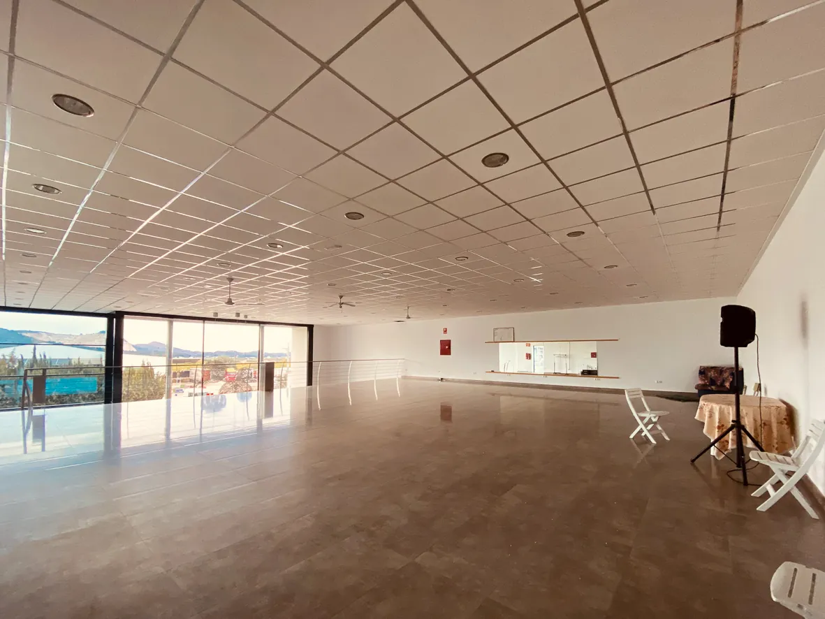Gran nave industrial en venta en Pego.