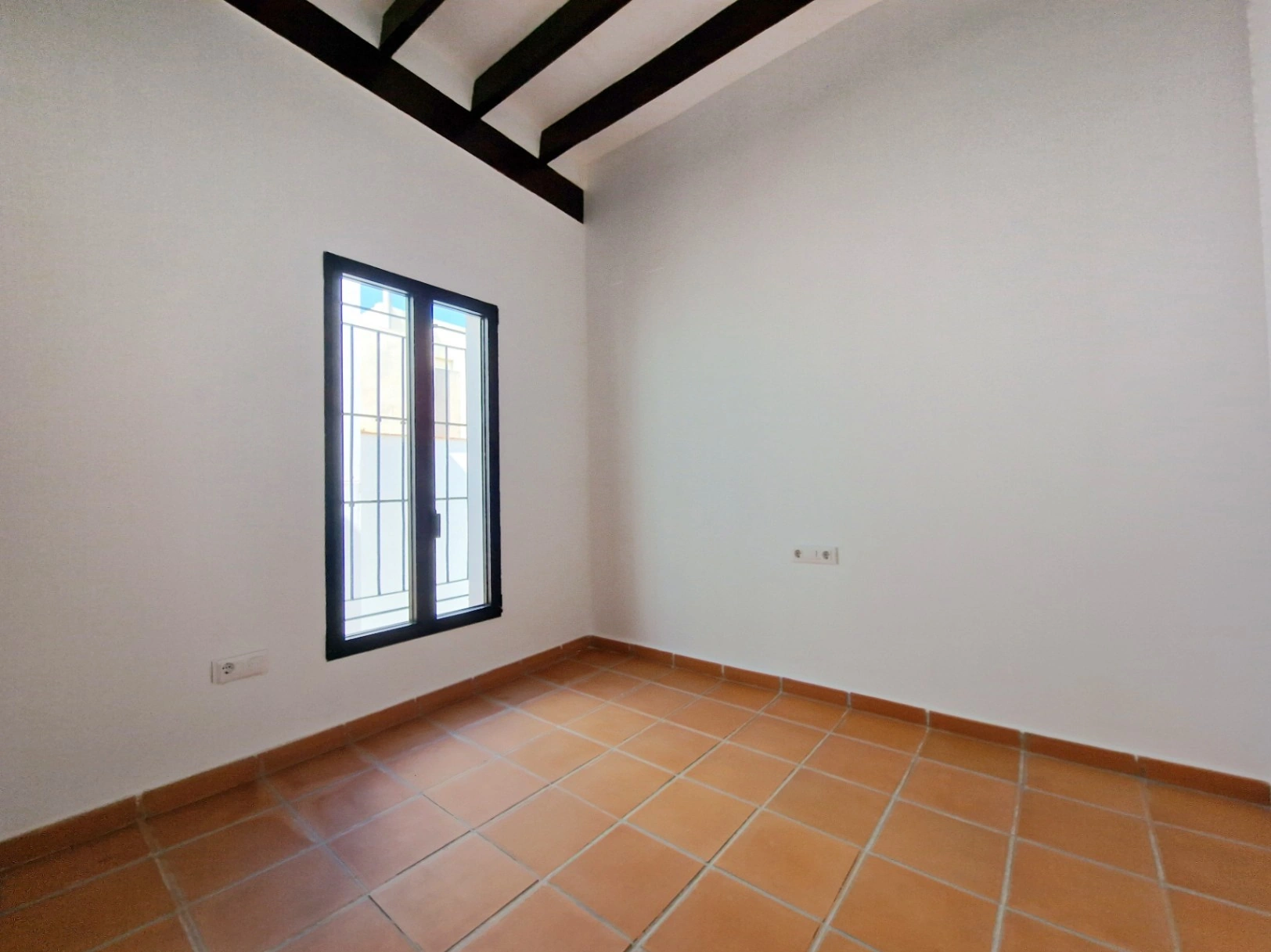 Casa de pueblo de estilo mediterráneo cerca del mar