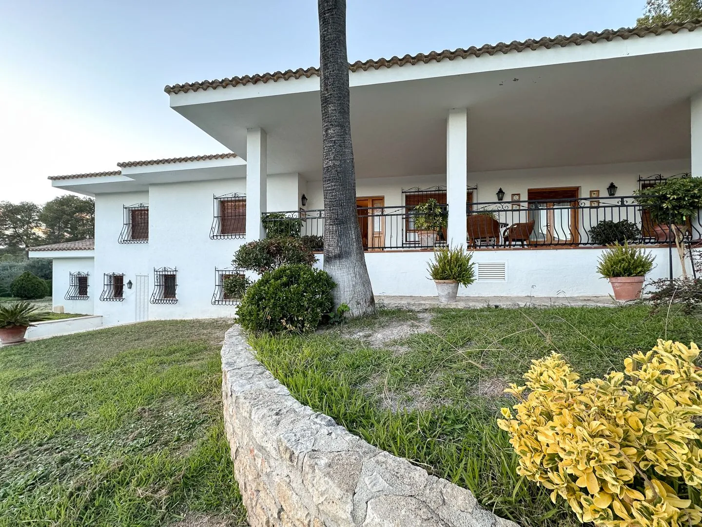 Villa en Ontinyent, con piscina y grandes espacios.