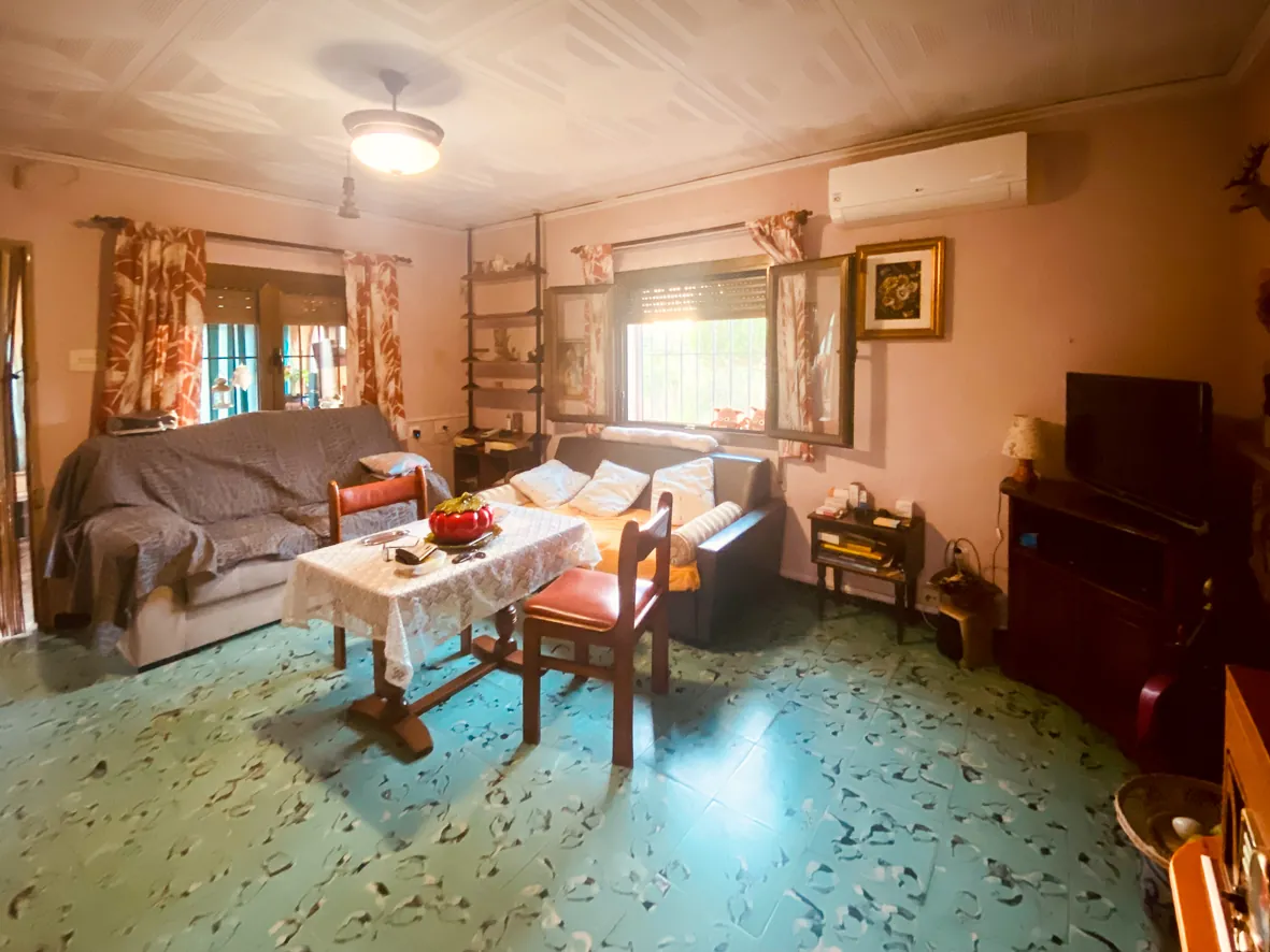 Villa en venta en Oliva con gran parcela.