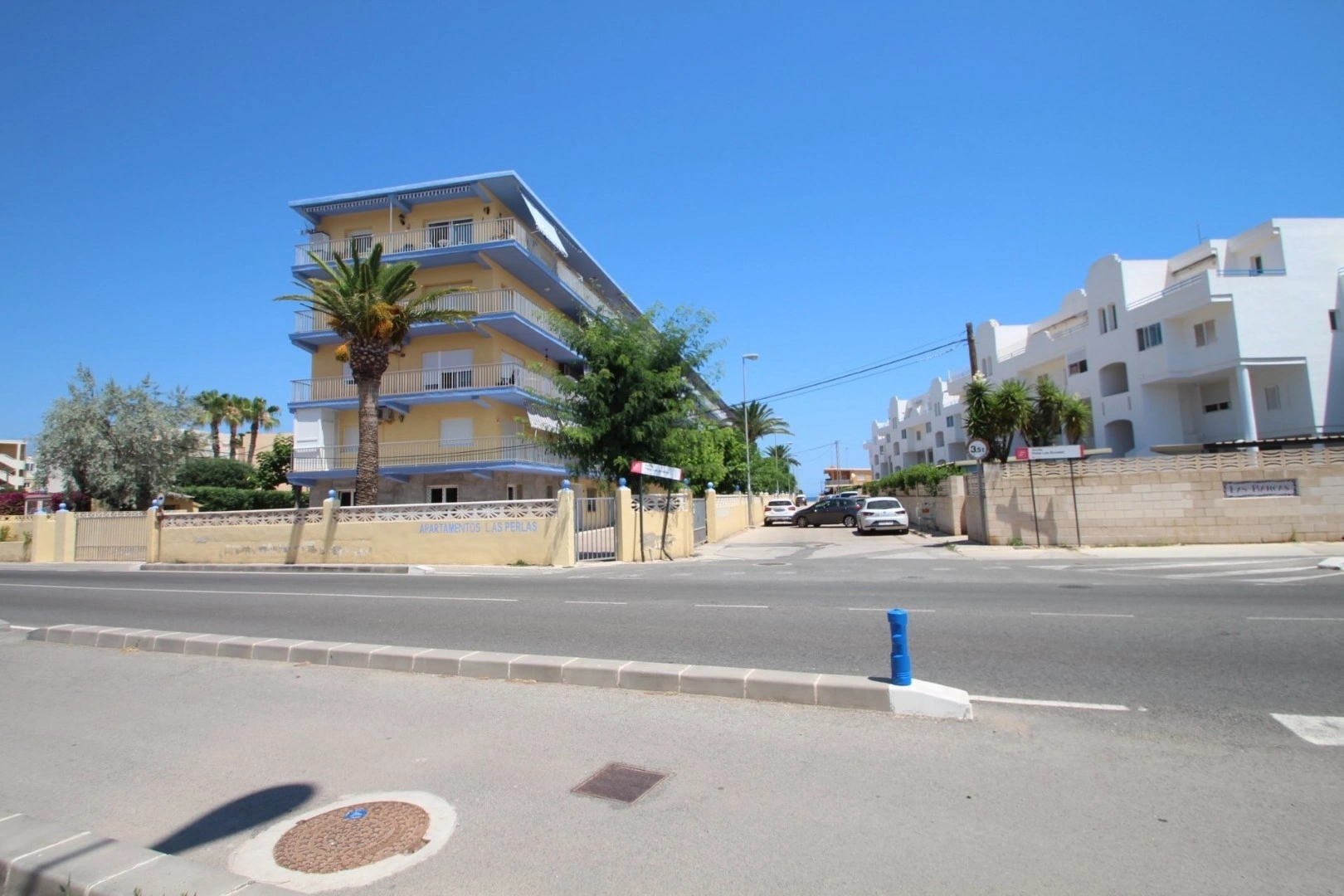 Apartamento en venta en Denia, Primera Línea Playa con vistas al mar, 2 dormitorios.