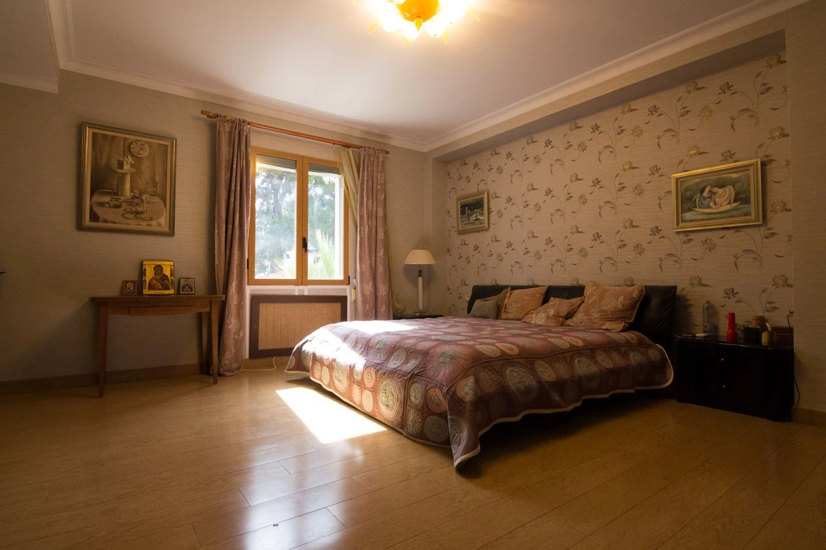 Gran villa en las Rotas con una parcela de 2885 m2.