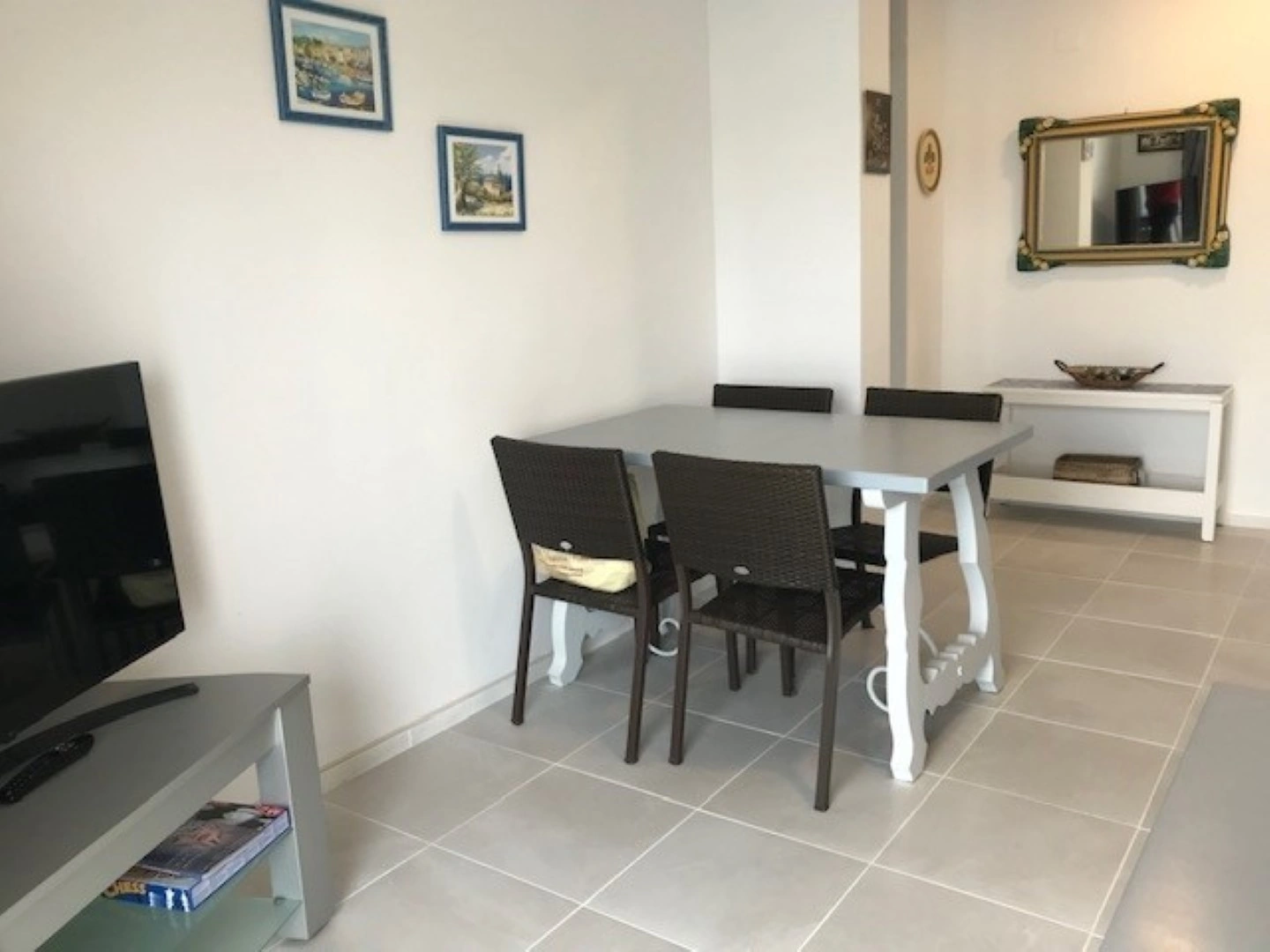 Apartamento en venta en Denia, Primera Línea Playa con vistas al mar, 2 dormitorios.