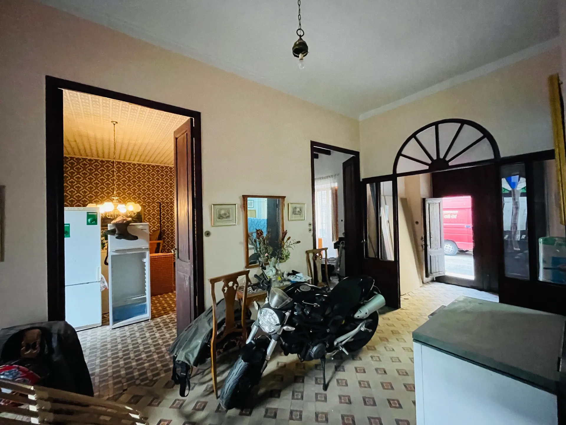 Vergel. Casa de pueblo grande con muchas posibilidades en venta