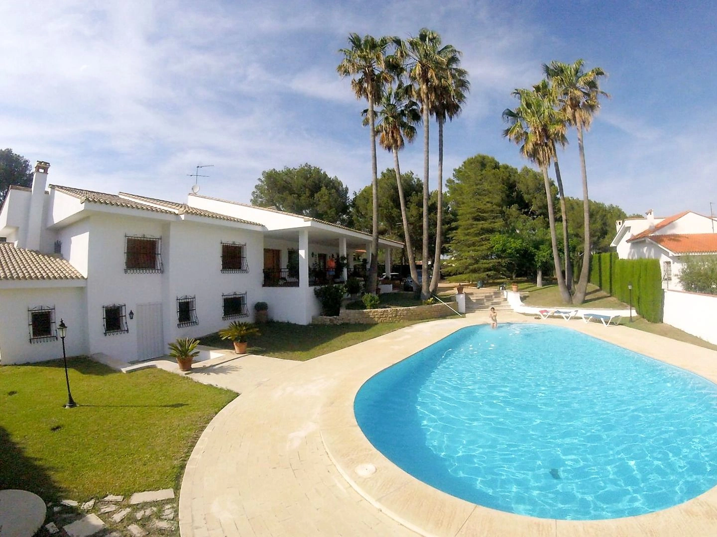Villa en Ontinyent, con piscina y grandes espacios.
