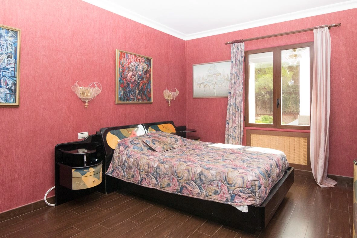 Gran villa en las Rotas con una parcela de 2885 m2.