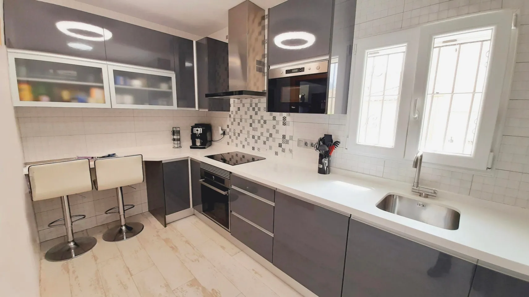 CHALET CON PISCINA EN ZONA RESIDENCIAL EN DENIA