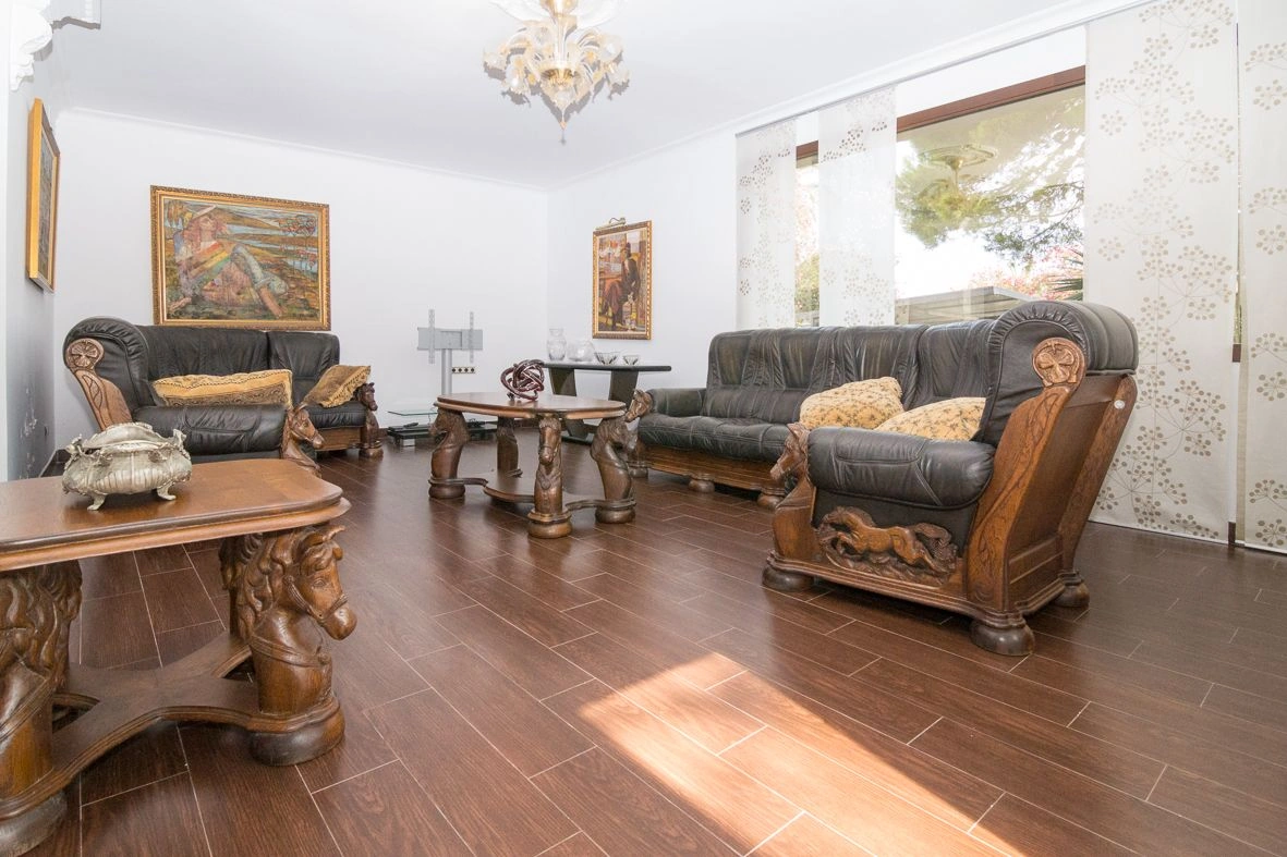 Gran villa en las Rotas con una parcela de 2885 m2.