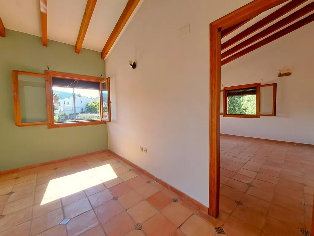 Villa con piscina para comprar en Orba.