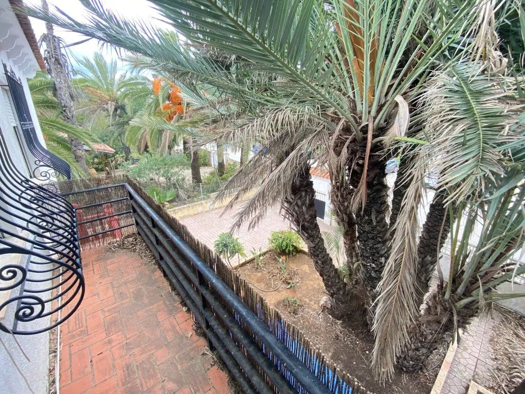 Venta de chalet en primera linea de Las Marinas