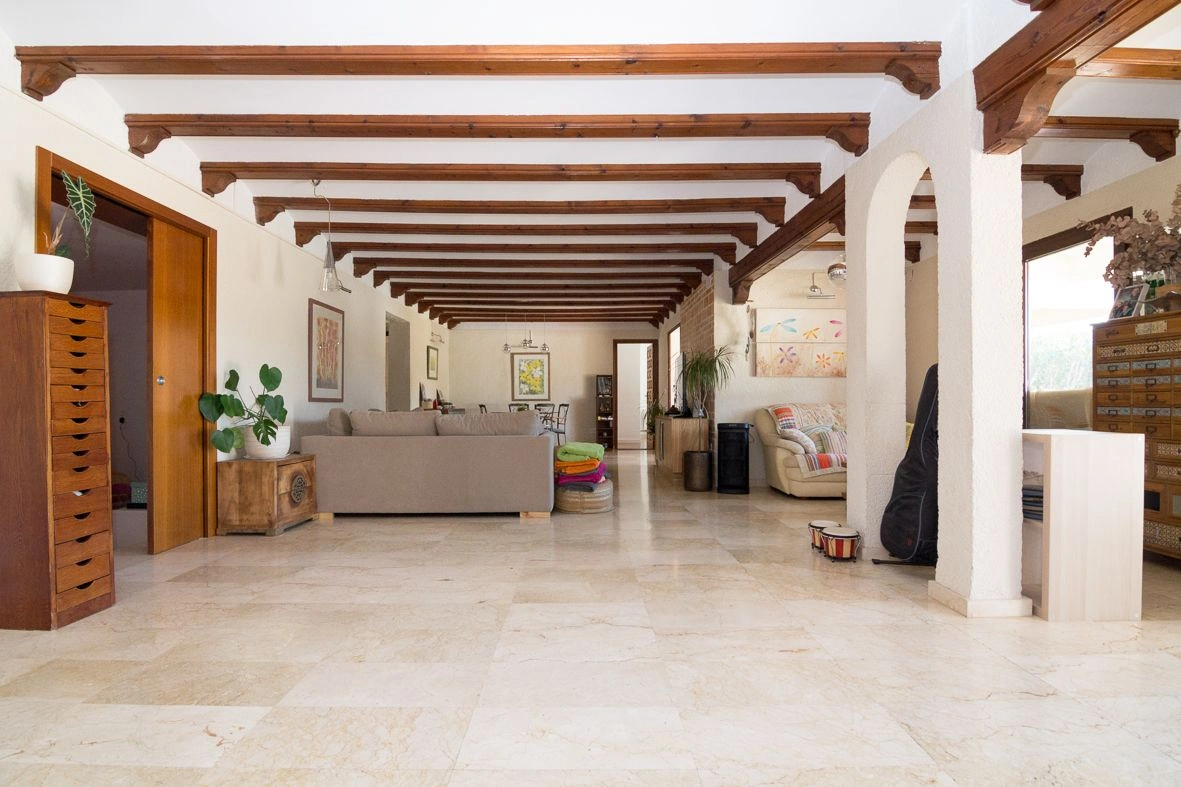 Villa mediterránea con gran parcela.