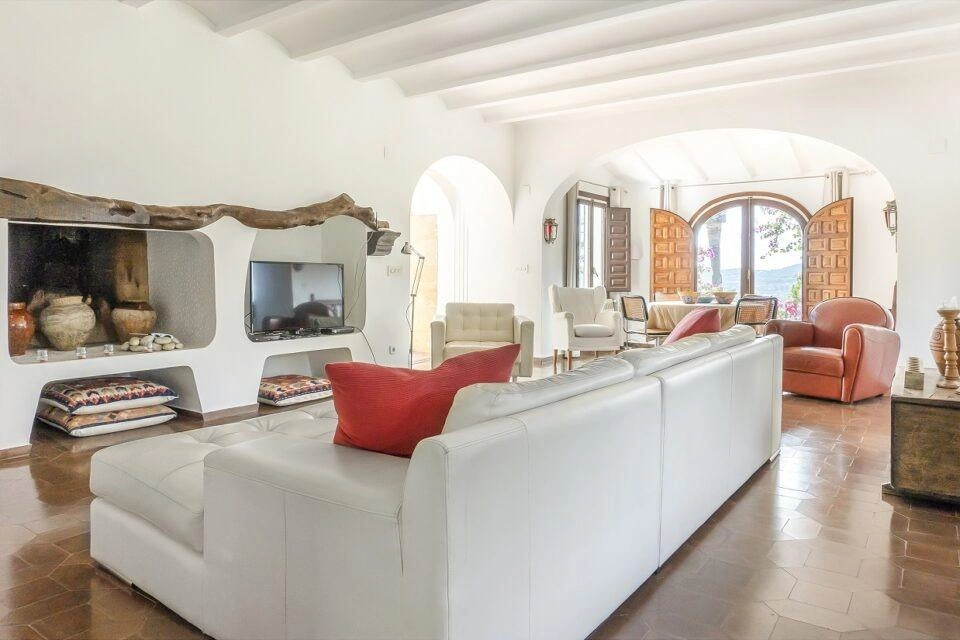 Villa en Jávea con Vistas al Mar y al Montgó