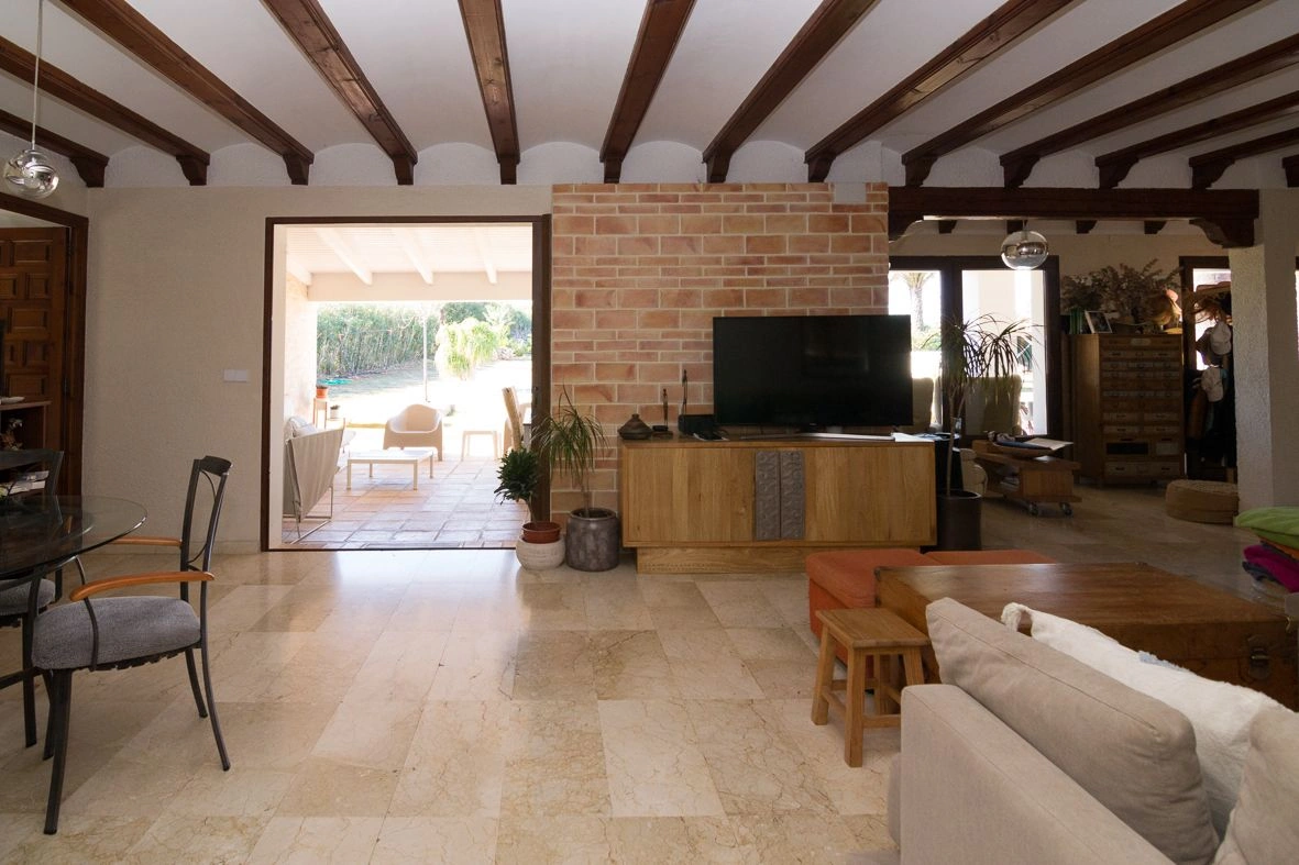 Villa mediterránea con gran parcela.
