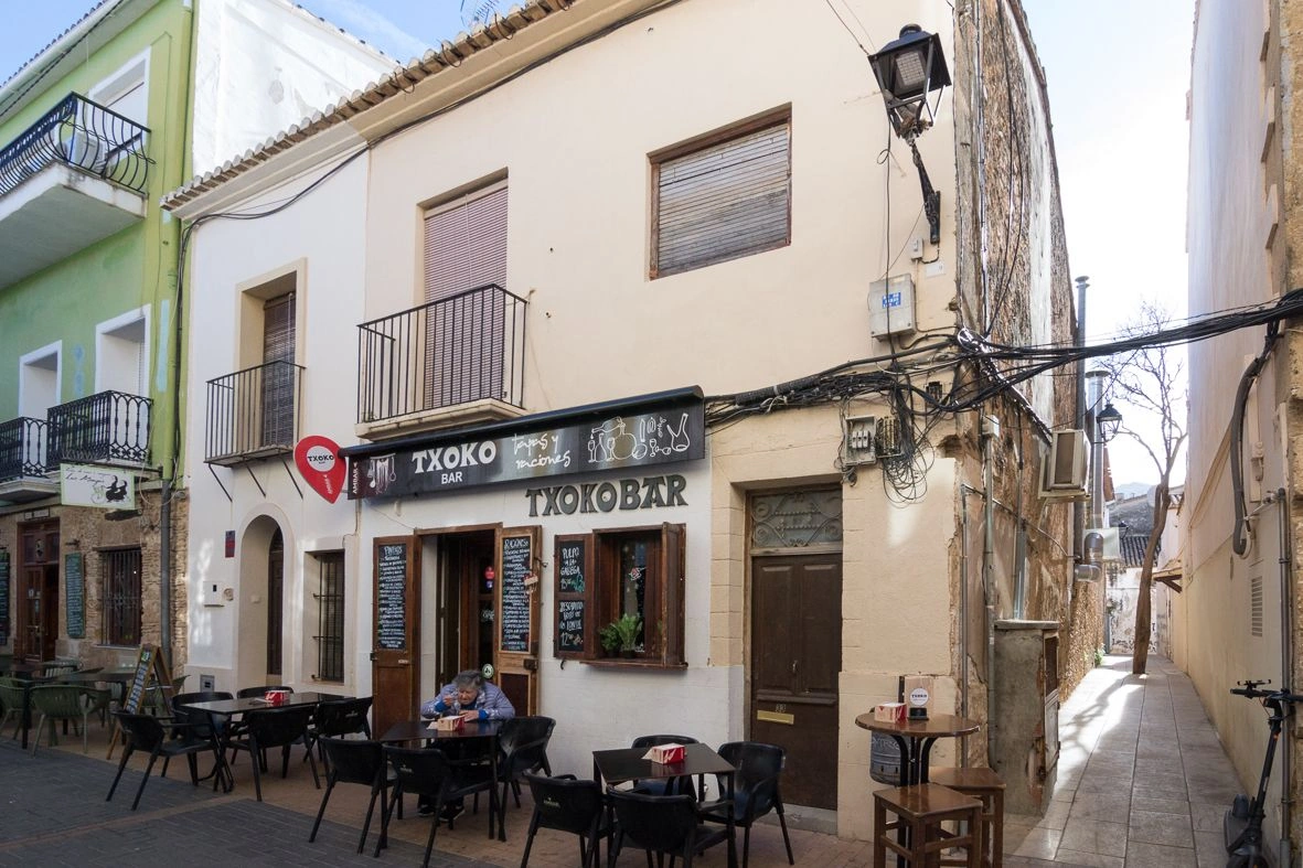 Casa de pueblo para reformar en el casco histórico de Dénia.