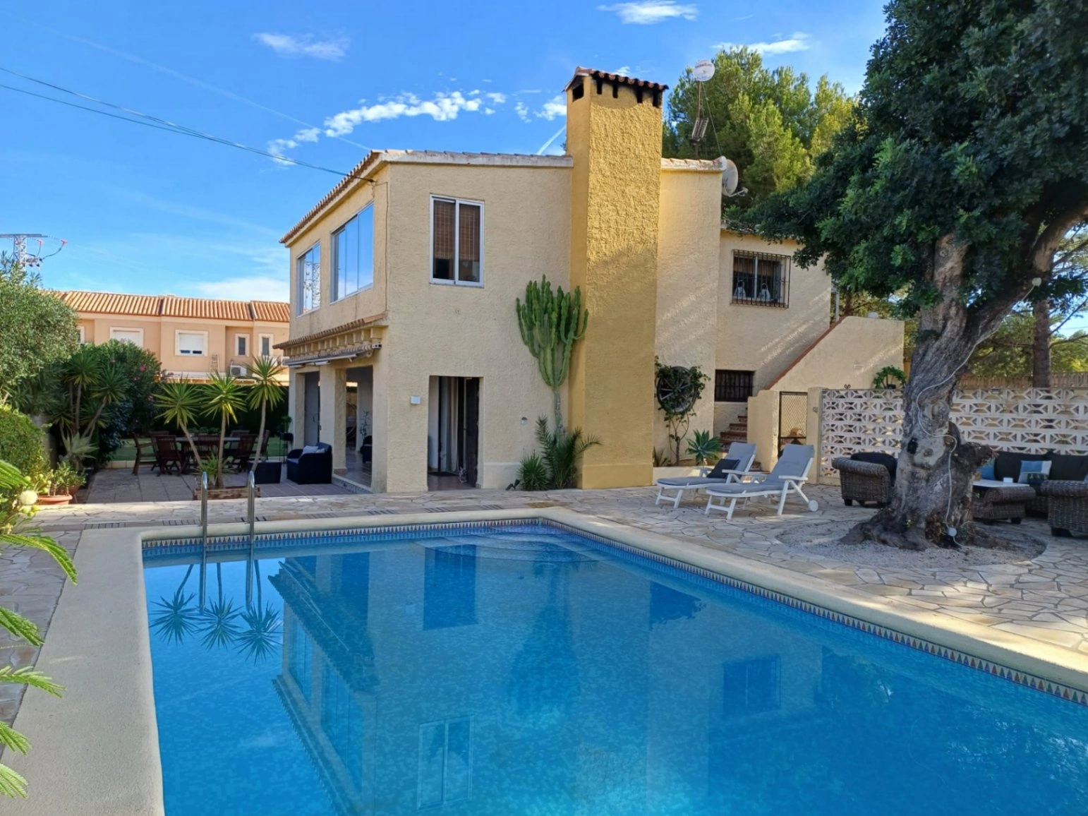 VENTA DE CHALET EN DENIA/LAS ROTAS PARA VIVIR Y PARA INVERTIR