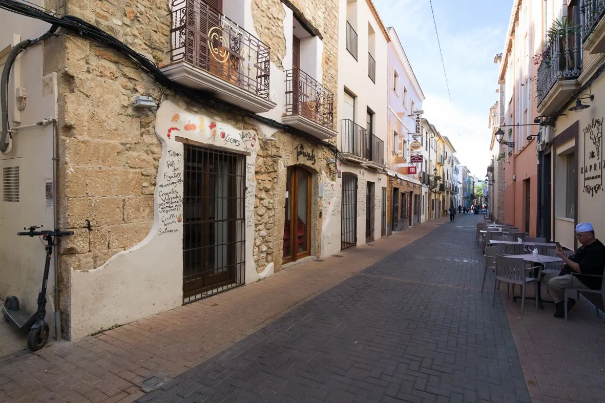 Casa de pueblo para reformar en el casco histórico de Dénia.