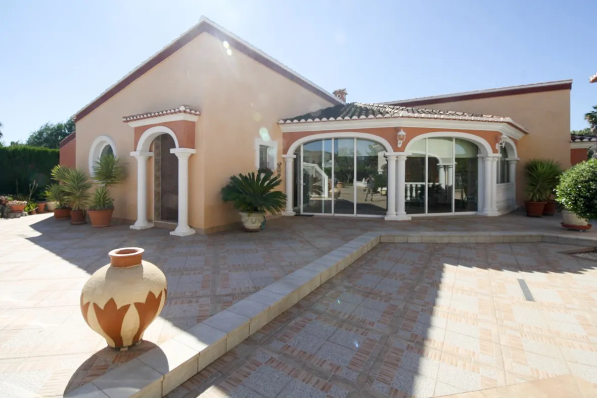 Villa | Chalet en venta en Pedreguer