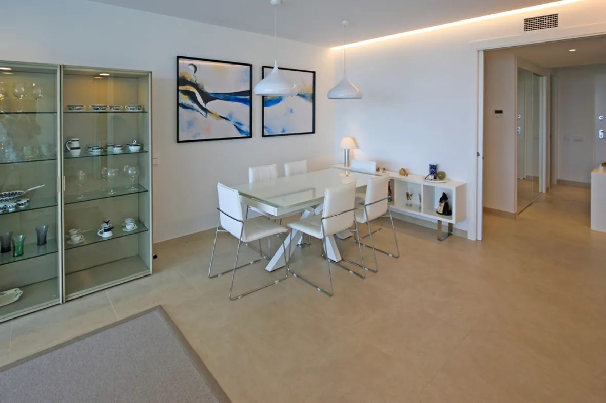Espectacular apartamento en primera línea de playa en Les Deveses en Dénia.