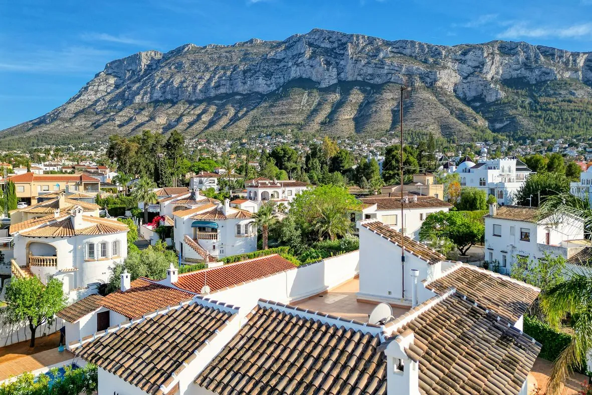 Impresionante villa mediterránea a un paso de la ciudad de Dénia.