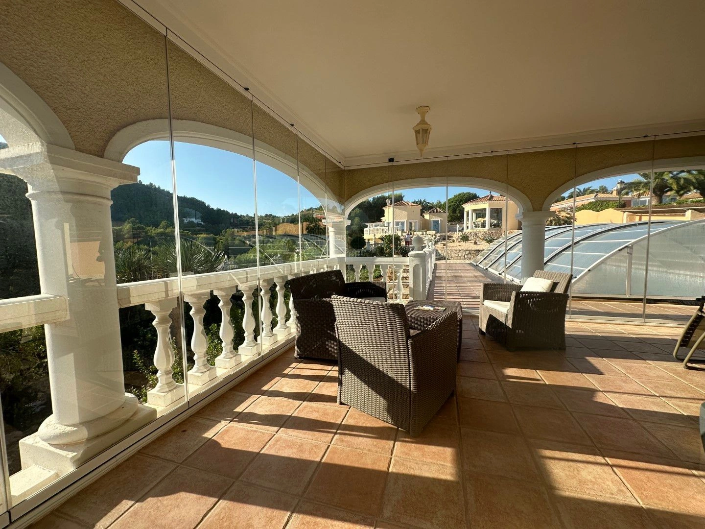 Lujoso Chalet con parcela amplia en venta en Denia