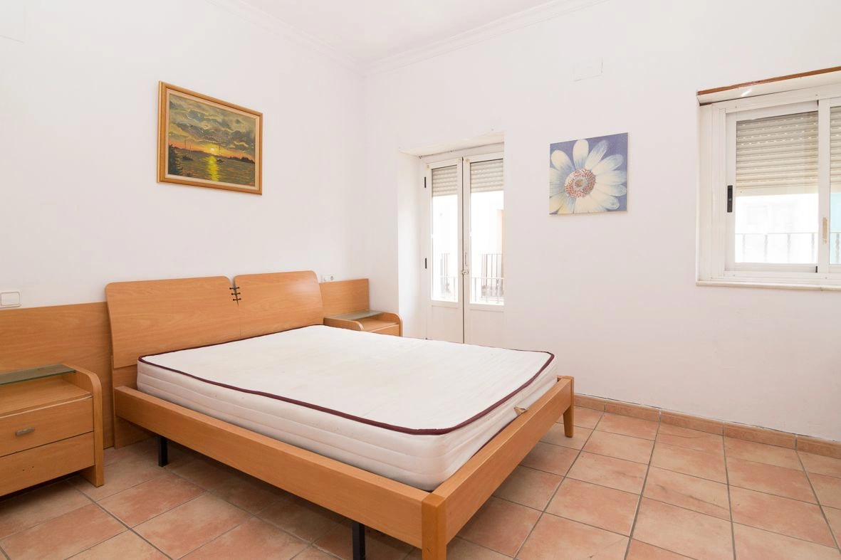 Casa de pueblo compuesta por 3 apartamentos en el centro de Dénia.