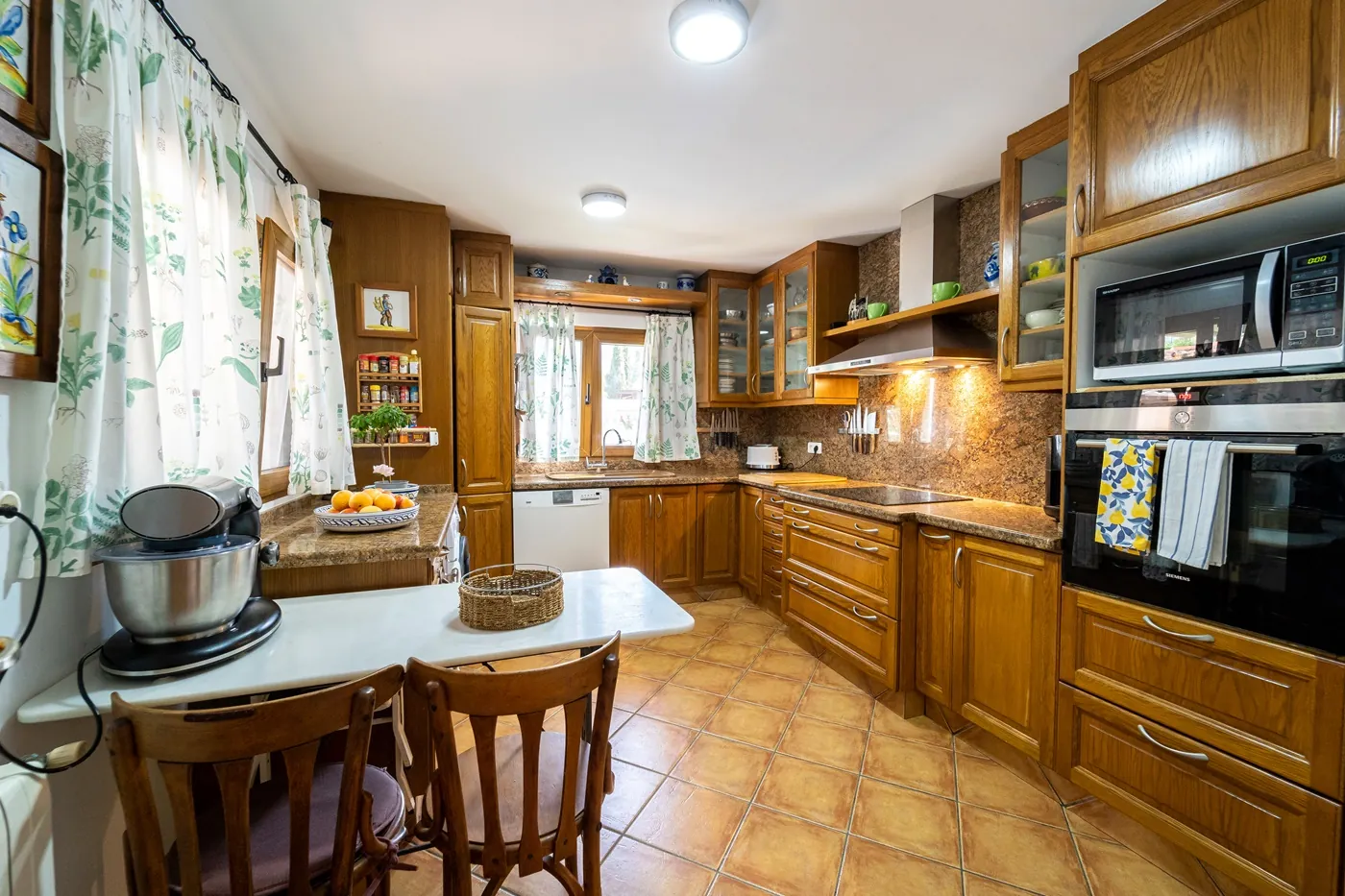 CHALET ESTILO MEDITERRANEO EN ZONA LAS ROTAS DENIA