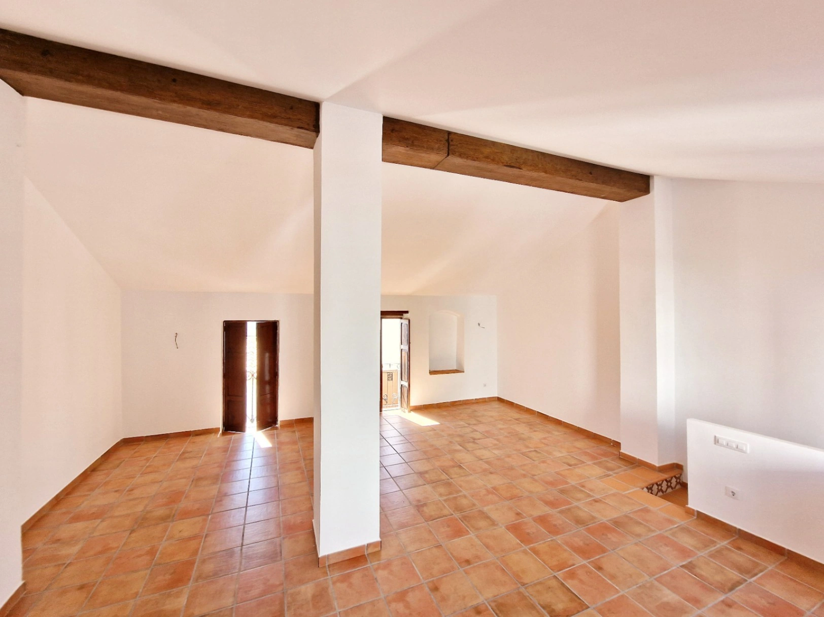 Casa de pueblo de estilo mediterráneo cerca del mar