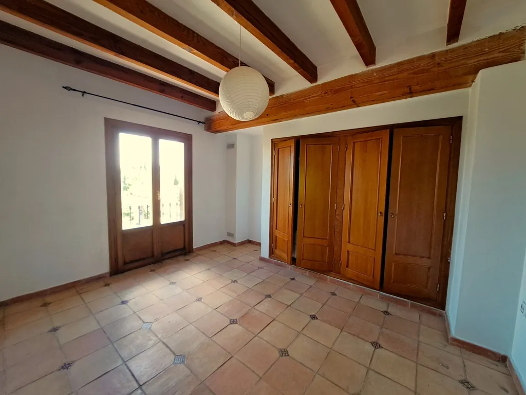 Villa con piscina para comprar en Orba.